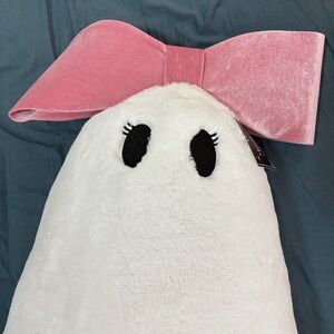 🎀👻 Brand New With Tags (NWT) – 22x24 Beauty Bow Ghost Pillow 🎀👻